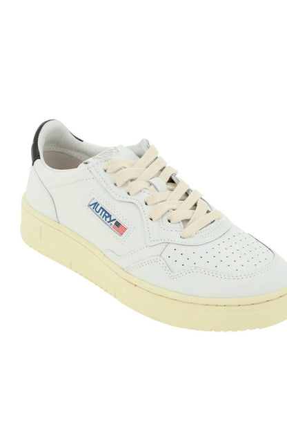 AUTRY leather medalist low sneakers