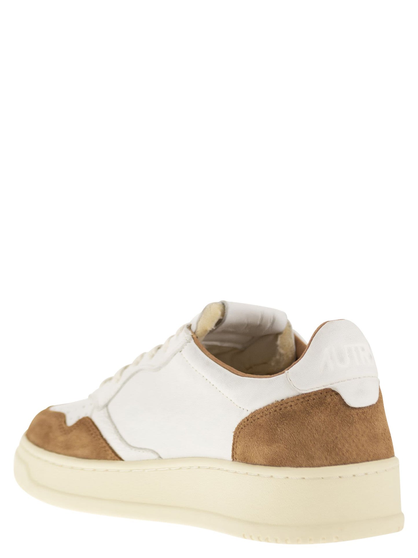 Autry Medalist Low Sneakers In Goatskin And Suede